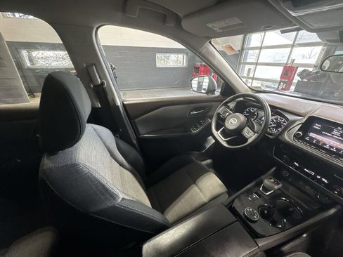 Certified 2021 Nissan Rogue SV image 7