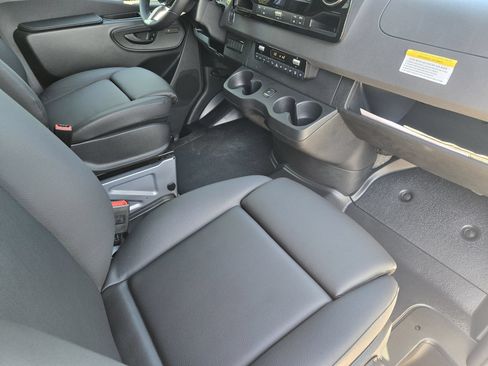 Used 2025 Mercedes-Benz Sprinter 2500 image 19