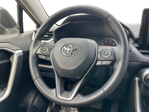 Used 2021 Toyota RAV4 XLE Premium image 9