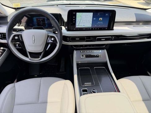 Used 2025 Lincoln Aviator AWD w/ Equipment Group 101A image 14