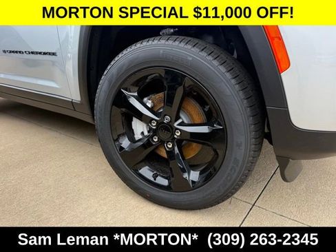 New 2025 Jeep Grand Cherokee Limited w/ Black Appearance Package image 5