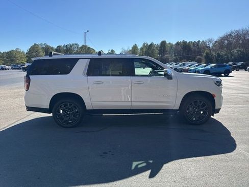 Used 2024 Chevrolet Suburban Premier image 6