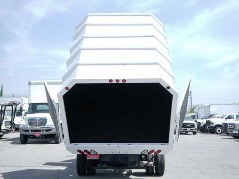 Used 2022 RAM 5500 Tradesman w/ Chrome Appearance Group AWD/4WD image 7