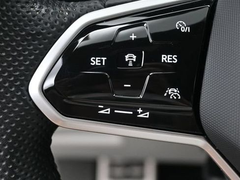 Used 2023 Volkswagen Tiguan SE R-Line FWD image 17