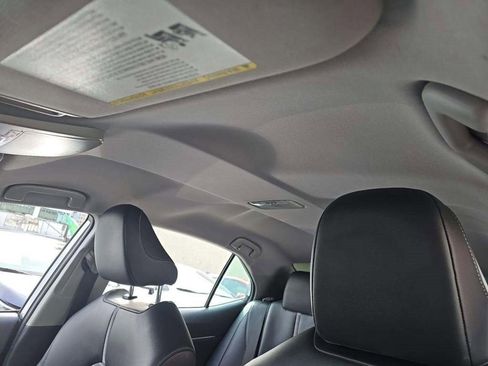 Used 2022 Toyota Camry SE image 6