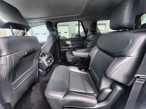 Used 2025 Ford Expedition Active image 11