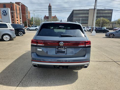 New 2026 Volkswagen Atlas Peak Edition image 5