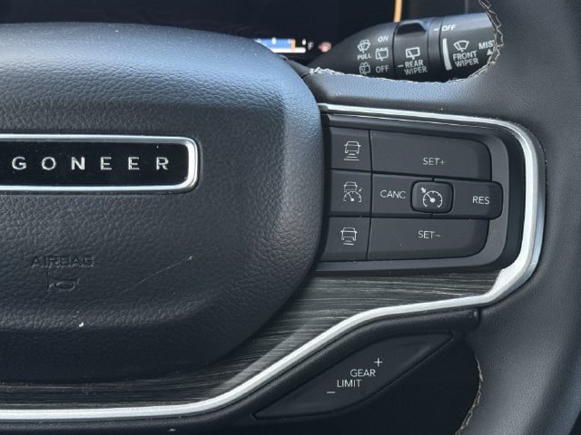 Used 2024 Jeep Wagoneer L Series II w/ Flexible Seating Group AWD/4WD image 15