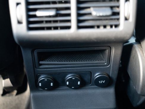 Used 2017 Jaguar F-PACE Premium image 27