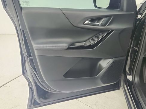 Used 2025 Chevrolet Equinox LT w/ Safety and Technology Package image 25