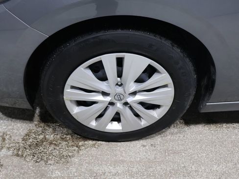 Used 2024 Nissan Sentra S image 9