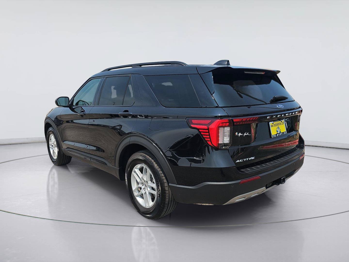 Used 2026 Ford Explorer Active RWD image 3