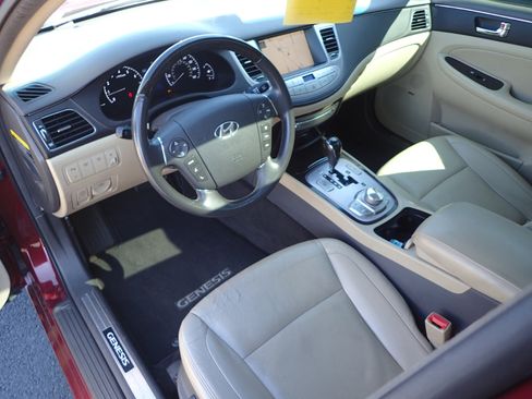 Used 2011 Hyundai Genesis 4.6 image 10