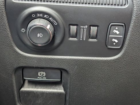 Used 2023 Jeep Wagoneer Series III w/ Preferred Equipment Group RWD image 15