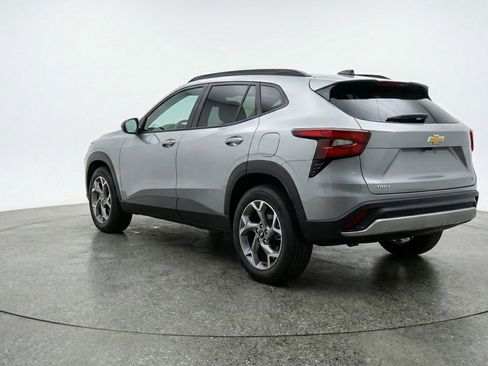 Used 2025 Chevrolet Trax LT image 6