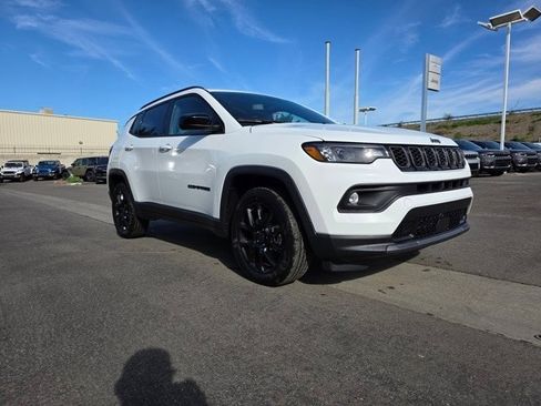 New 2026 Jeep Compass Latitude image 9