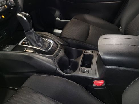 Used 2020 Nissan Rogue SV w/ Sun & Sound Touring Package AWD/4WD image 26