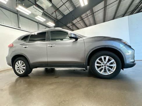 Used 2018 Nissan Rogue SV AWD/4WD image 3