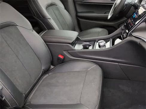 New 2025 Jeep Grand Cherokee L Altitude image 25