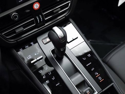 Certified 2025 Porsche Macan image 25