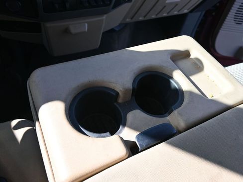 Used 2016 Ford F550 2WD Regular Cab Super Duty w/ XLT Interior Package image 42