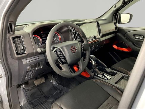 Used 2025 Nissan Frontier PRO-4X w/ Tow Package AWD/4WD image 17