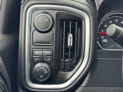 Used 2022 Chevrolet Silverado 2500 LT w/ Convenience Package image 27