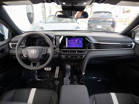 Used 2025 Toyota Camry SE image 16
