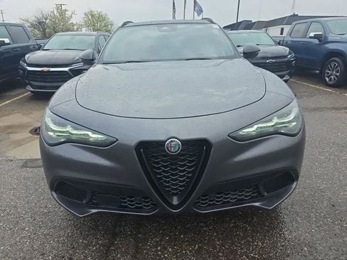 Used 2024 Alfa Romeo Stelvio Veloce AWD/4WD image 2