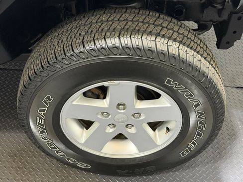 Used 2014 Jeep Wrangler Sport w/ Connectivity Group AWD/4WD image 16