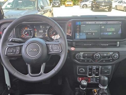 Used 2025 Jeep Wrangler Unlimited Rubicon AWD/4WD image 12