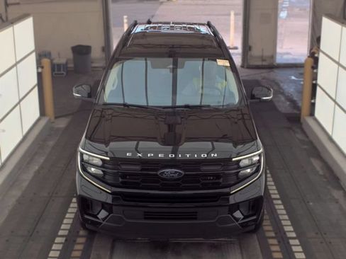 Used 2025 Ford Expedition Max Active RWD image 5
