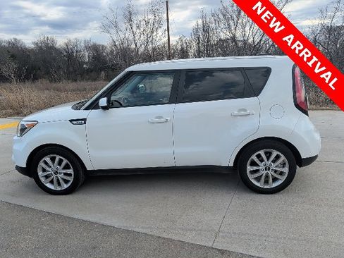 Used 2018 Kia Soul + image 6