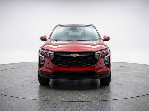 Used 2025 Chevrolet TrailBlazer LT image 2