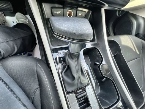 Used 2022 Hyundai Tucson SE image 15