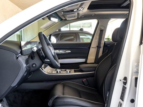 Used 2026 Genesis GV70 2.5T Advanced image 15