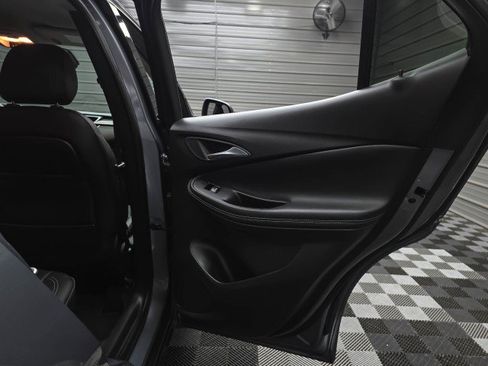 Used 2022 Buick Encore GX Essence FWD image 36