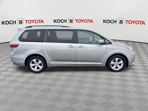Used 2015 Toyota Sienna LE image 9