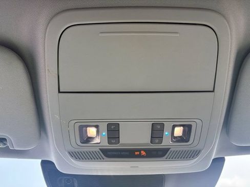 Used 2021 Ford Explorer XLT w/ Equipment Group 202A AWD/4WD image 22