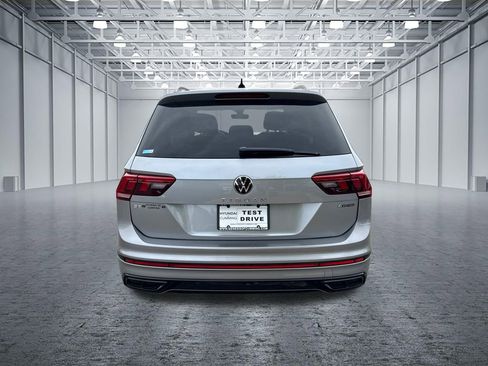 Used 2022 Volkswagen Tiguan SE R-Line image 5