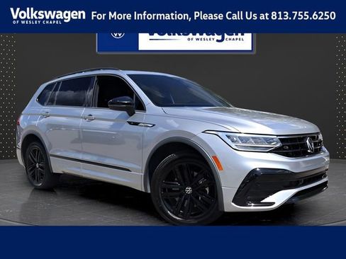 Certified 2022 Volkswagen Tiguan SE R-Line FWD image 1
