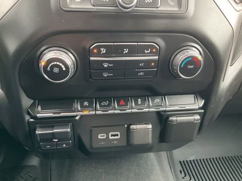 Used 2021 Chevrolet Silverado 1500 Custom image 15