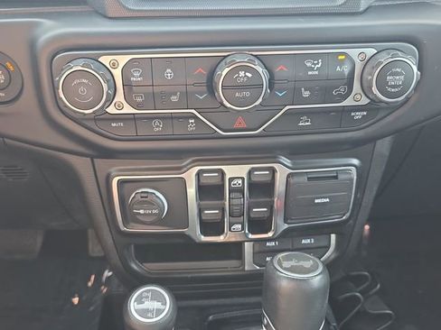 Used 2022 Jeep Wrangler Unlimited Sahara AWD/4WD image 24