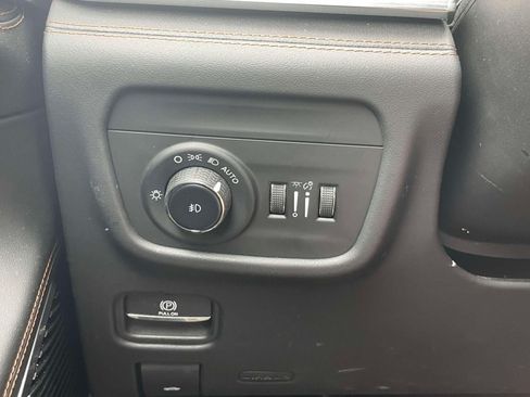 Used 2023 Jeep Grand Cherokee Summit AWD/4WD image 21