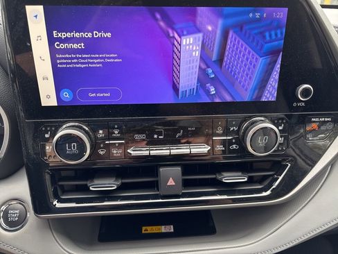 Used 2023 Toyota Highlander Limited image 17