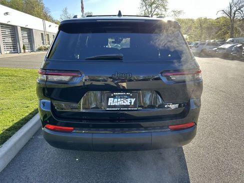 Used 2023 Jeep Grand Cherokee L Altitude AWD/4WD image 7