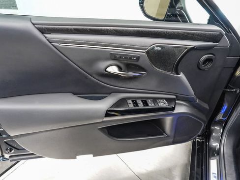 Used 2025 Lexus ES 300h w/ Accessory Package (Z2) FWD image 22