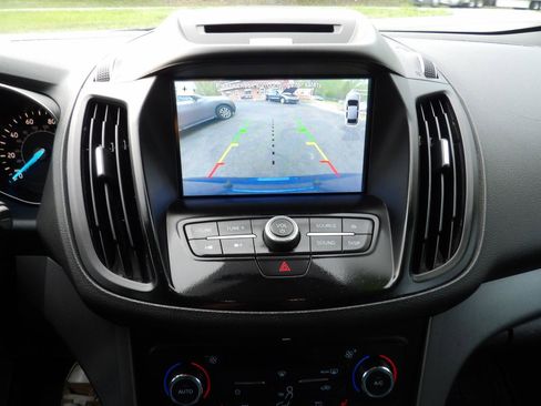 Used 2017 Ford Escape SE w/ Equipment Group 201A AWD/4WD image 12