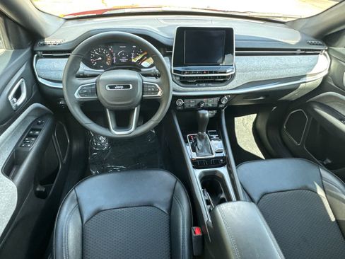 Used 2025 Jeep Compass Latitude AWD/4WD image 22