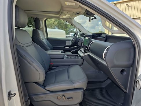 New 2025 Ford Expedition Active image 10